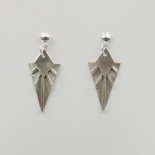 Click to view detail for DKC-1162 Earrings, Silver, Arrowheads $80
